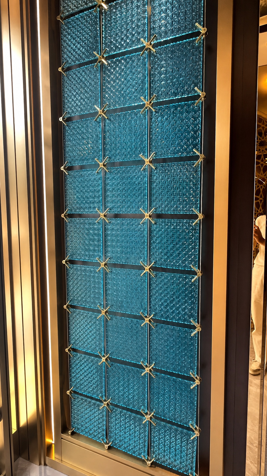 Blue modular crystal panel system with point connectors